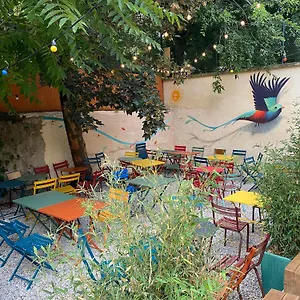 Yasi Hostal